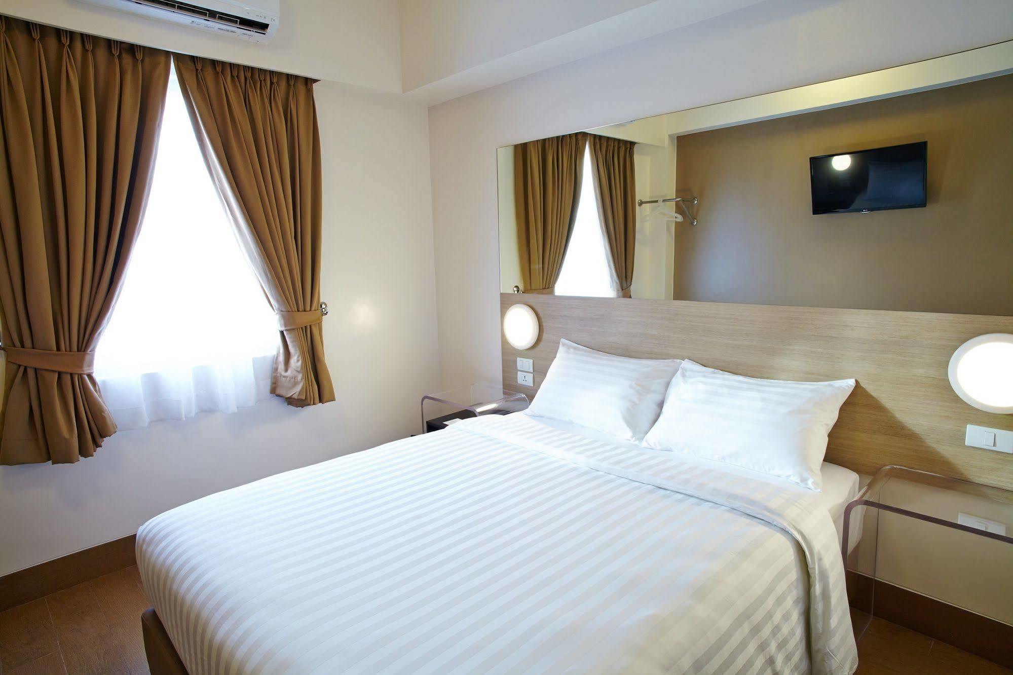 Red Planet Manila Malate Mabini Hotel Eksteriør billede